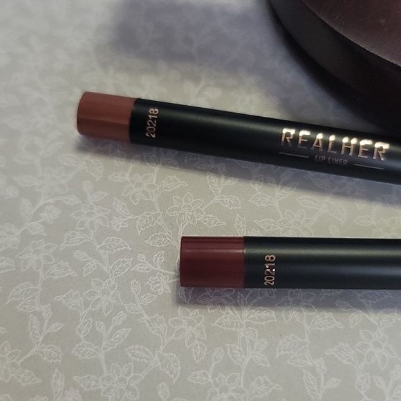 Realher Lip Liner Duo - I am Confident & Be Yourself Be Realher - Picture 2 of 11